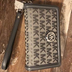 Michael kors wristlet